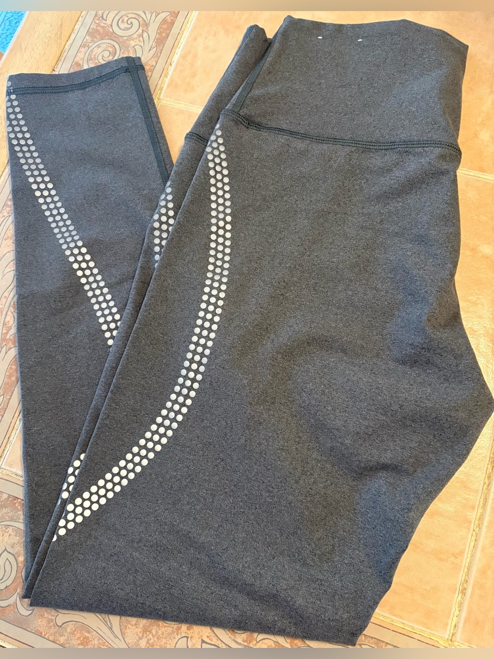 aerie Charcoal Gray High-Waist Leggings with Reflective Dot Stripe Size L NWOT!!
